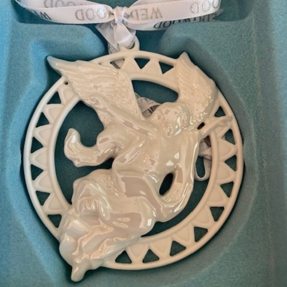 Wedgewood Angel Luster Holiday Christmas Ornament - Picture 2 of 8